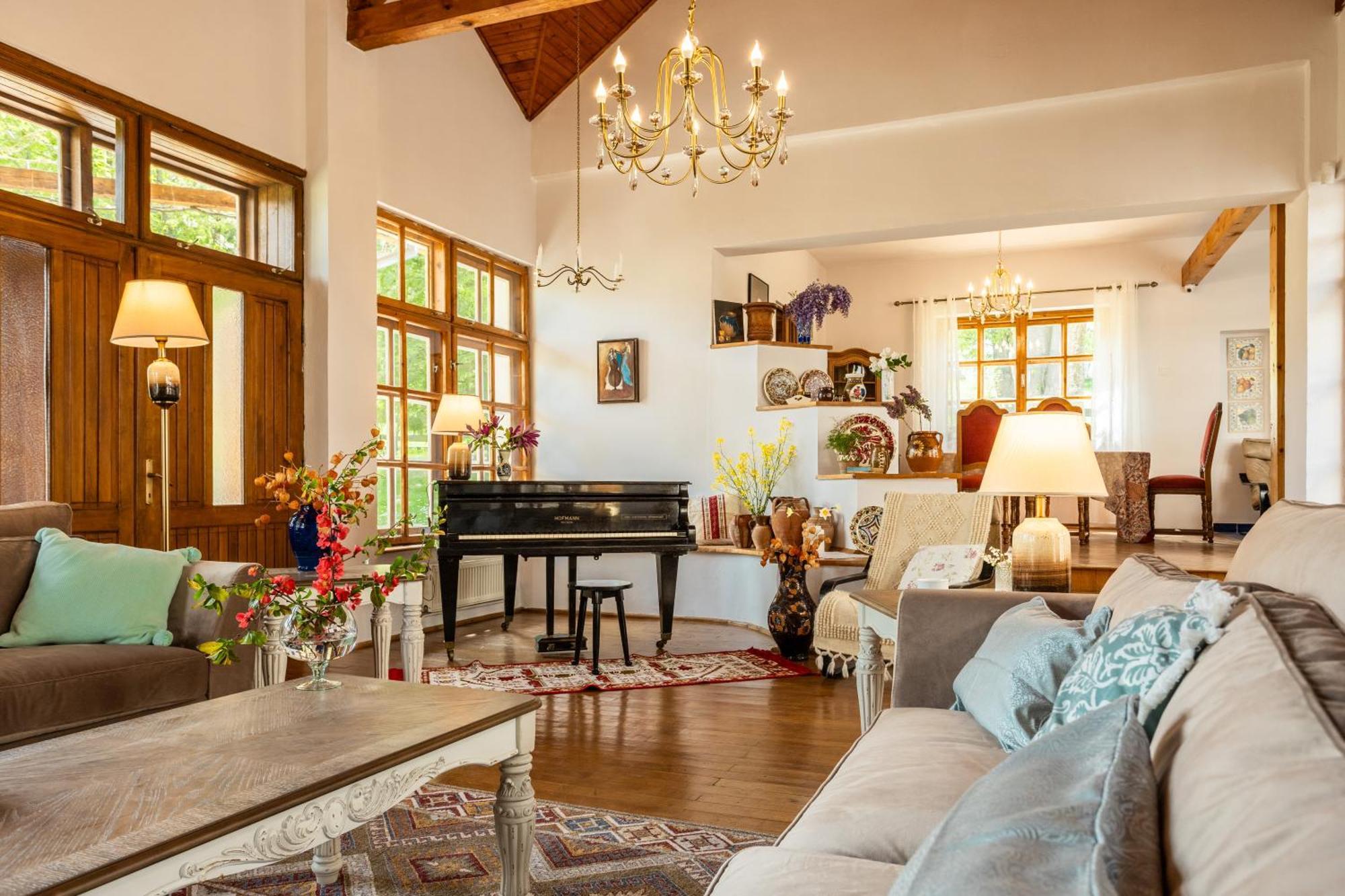 Villa Alba By Akasha Retreat 브란 외부 사진