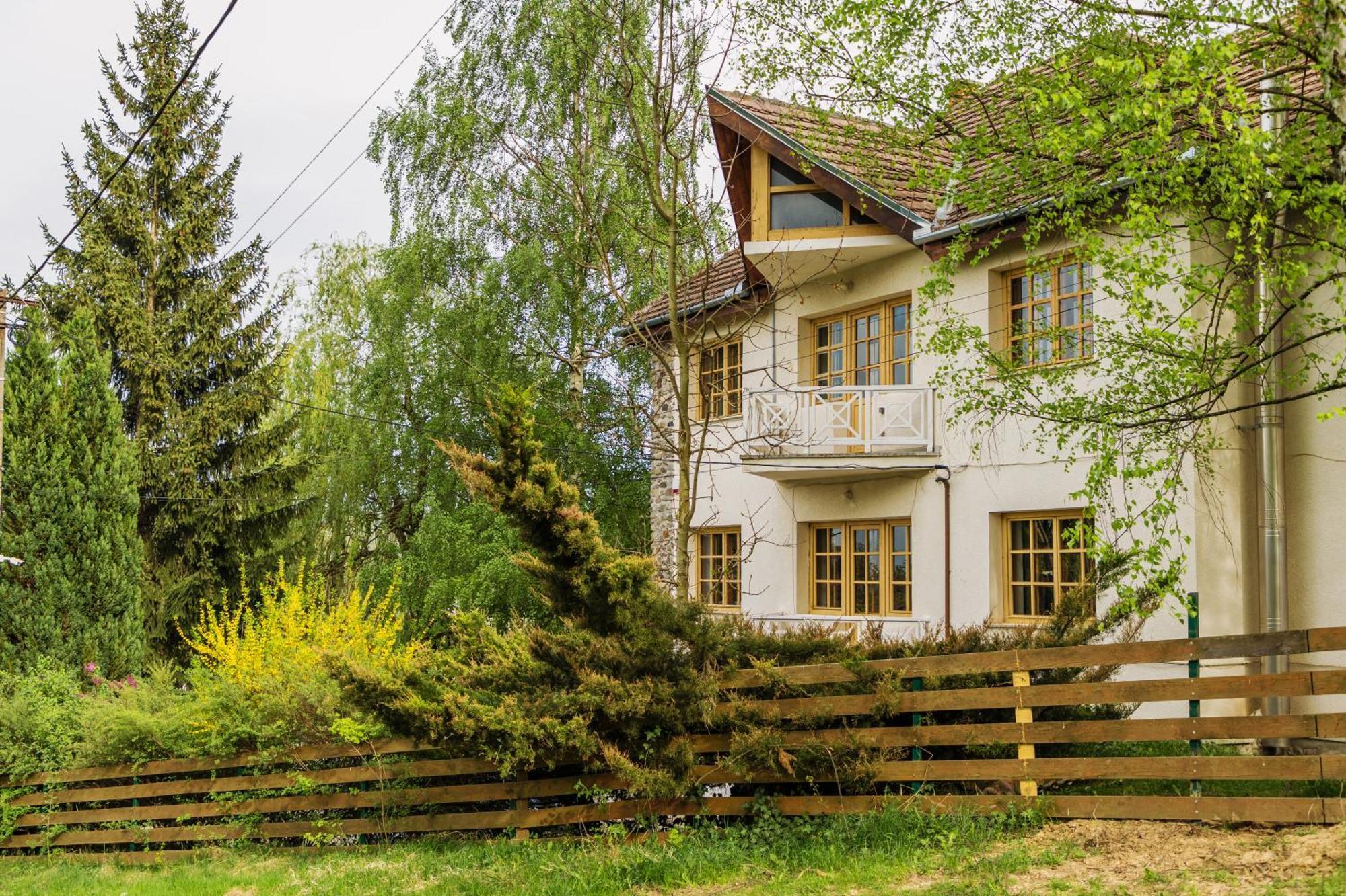 Villa Alba By Akasha Retreat 브란 외부 사진